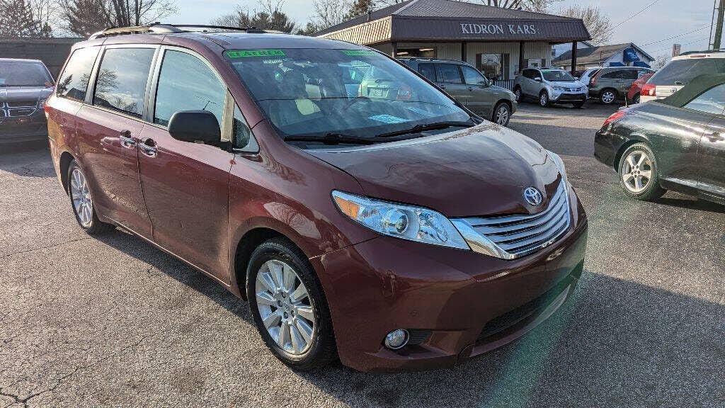 2012 TOYOTA Sienna