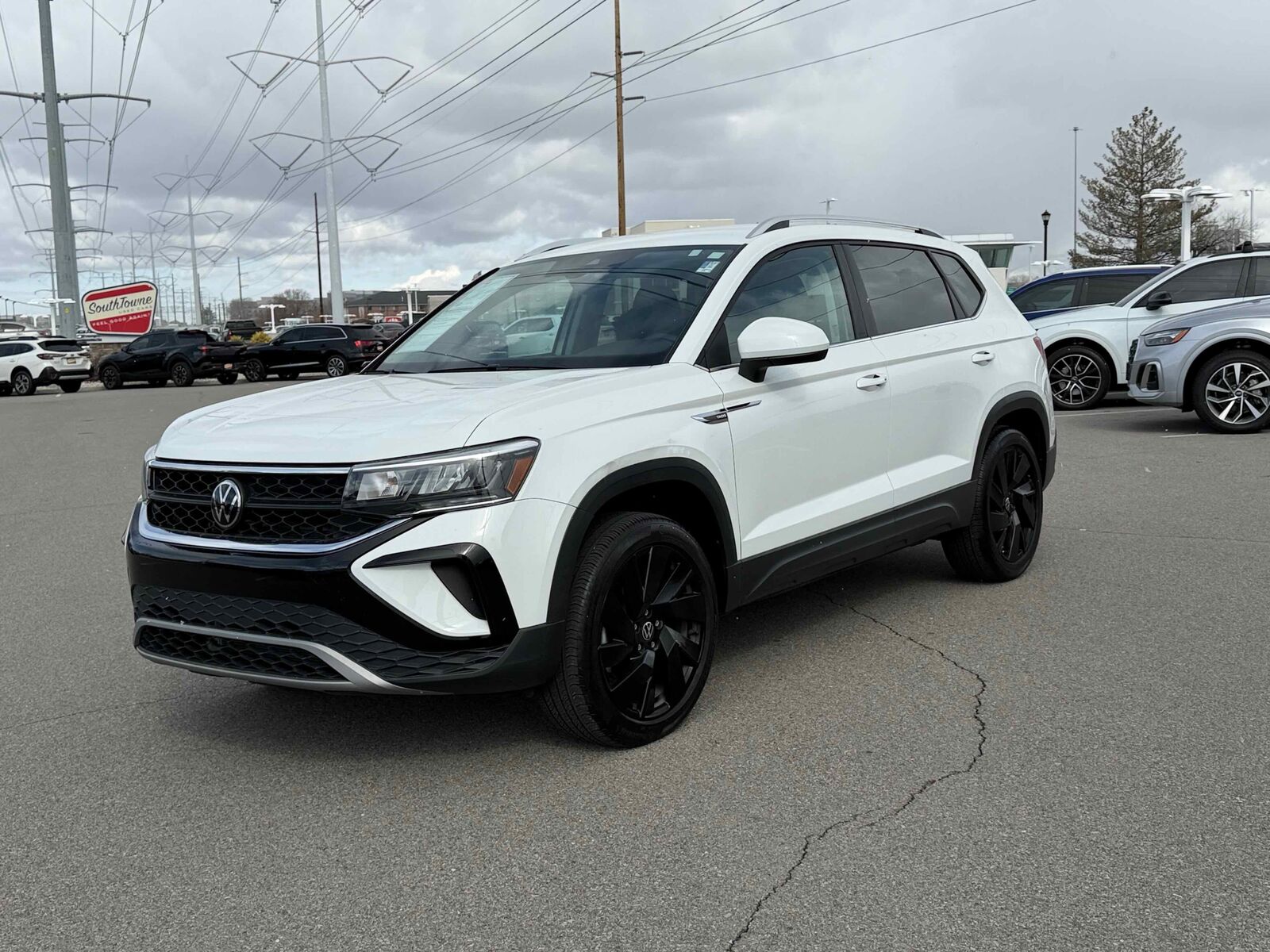 2024 VOLKSWAGEN Taos 4Motion