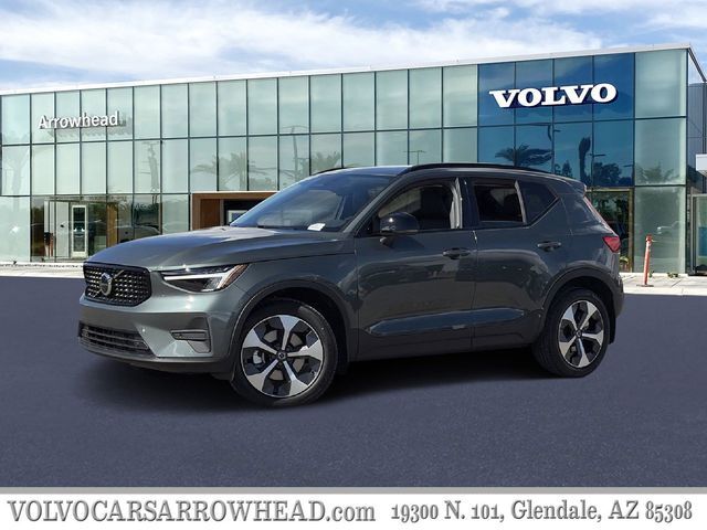 2026 VOLVO XC40