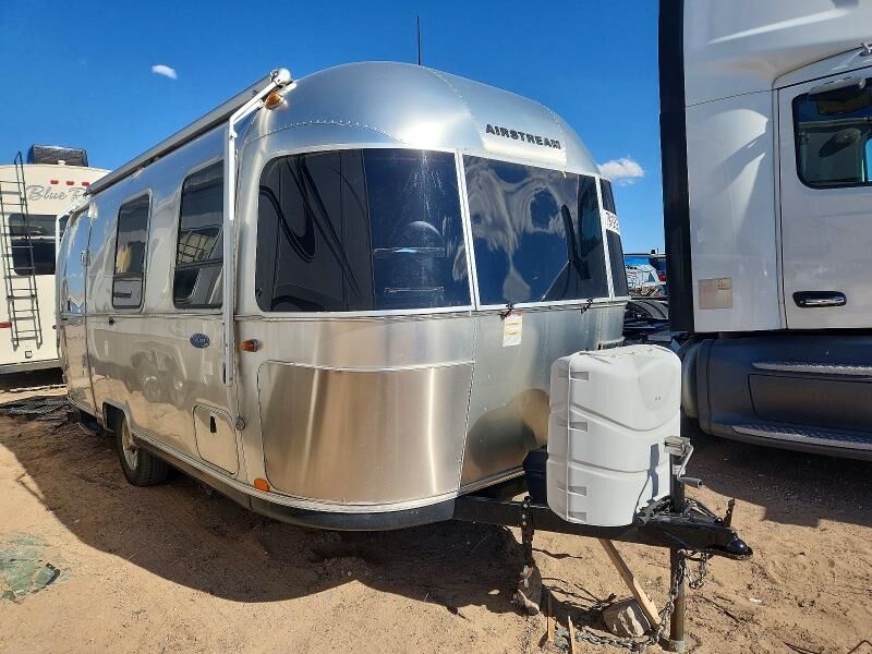 1986 AIRSTREAM INC. Airstream Travel Trailer