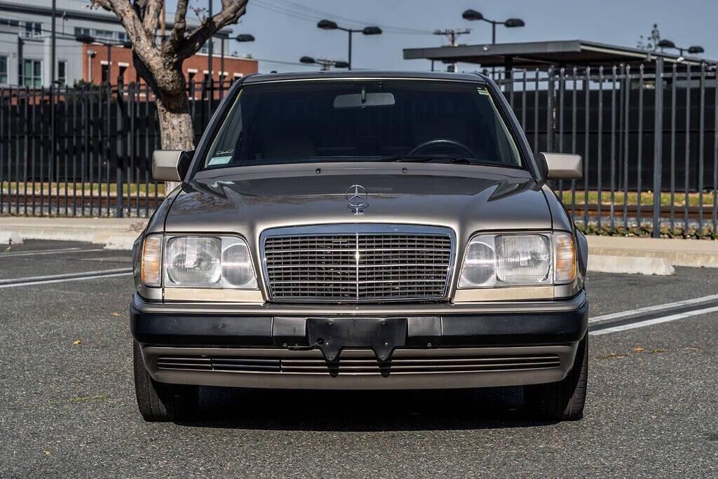 1995 MERCEDES-BENZ E-Class