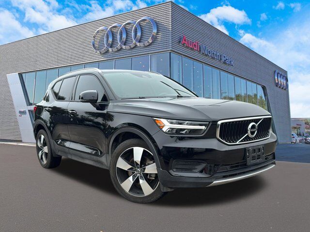 2020 VOLVO XC40