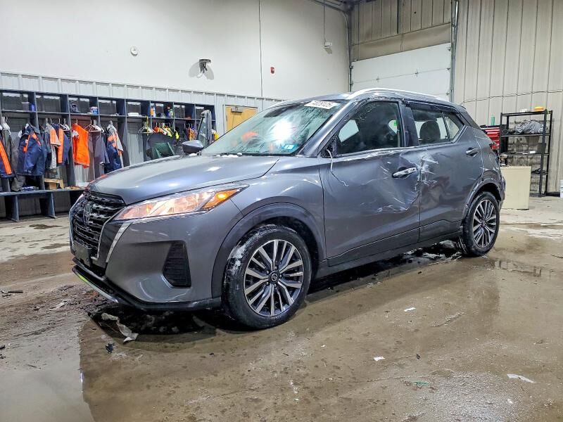 2021 NISSAN Kicks