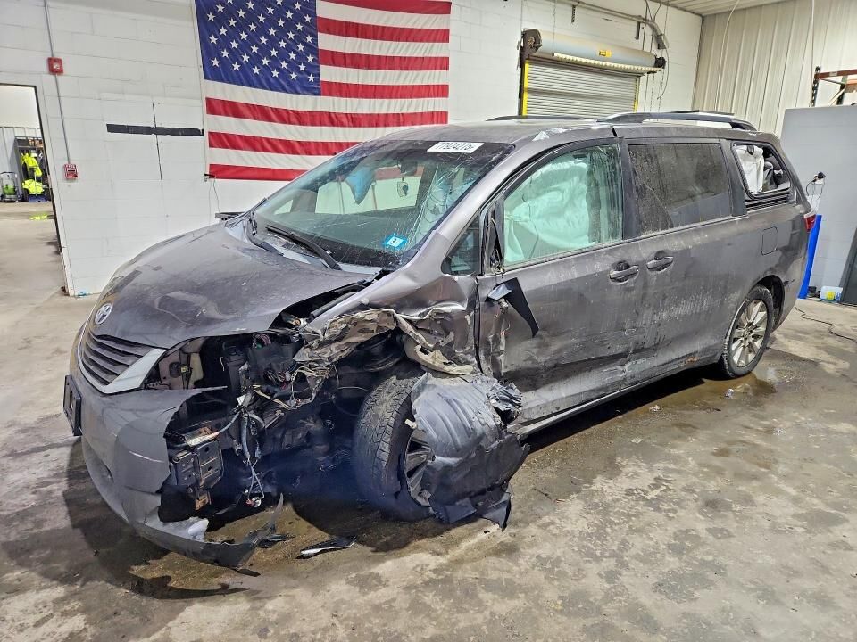2016 TOYOTA Sienna