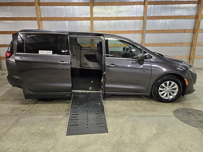 2019 CHRYSLER Pacifica