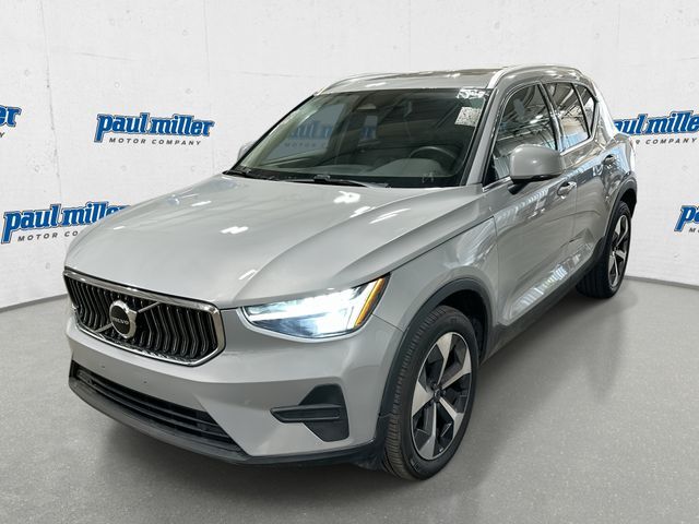 2025 VOLVO XC40