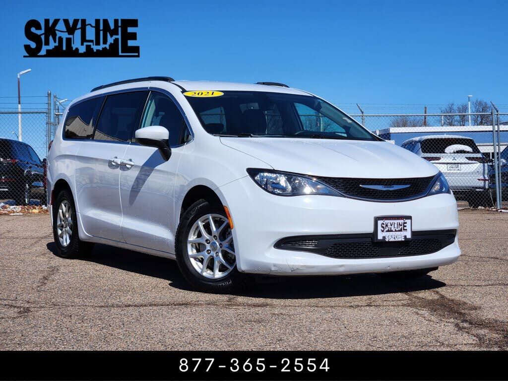 2021 CHRYSLER Voyager