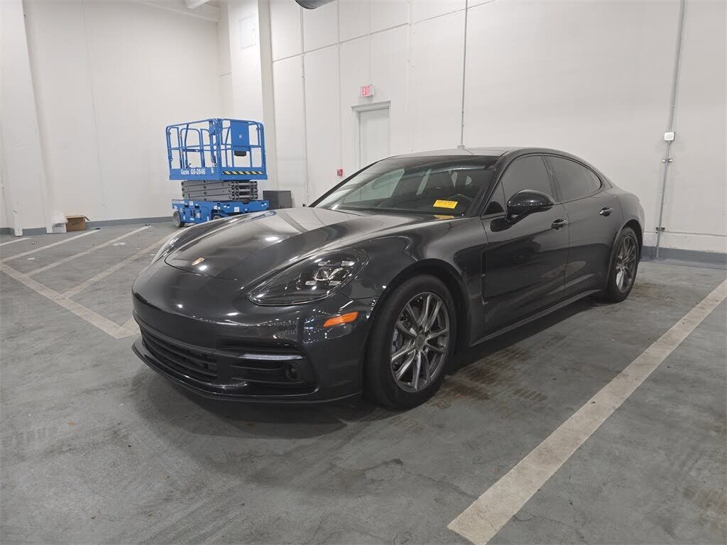 2018 PORSCHE Panamera
