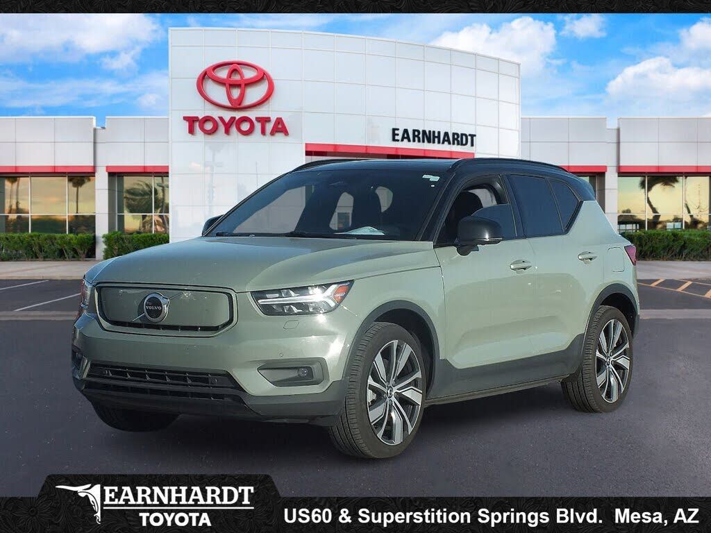 2021 VOLVO XC40