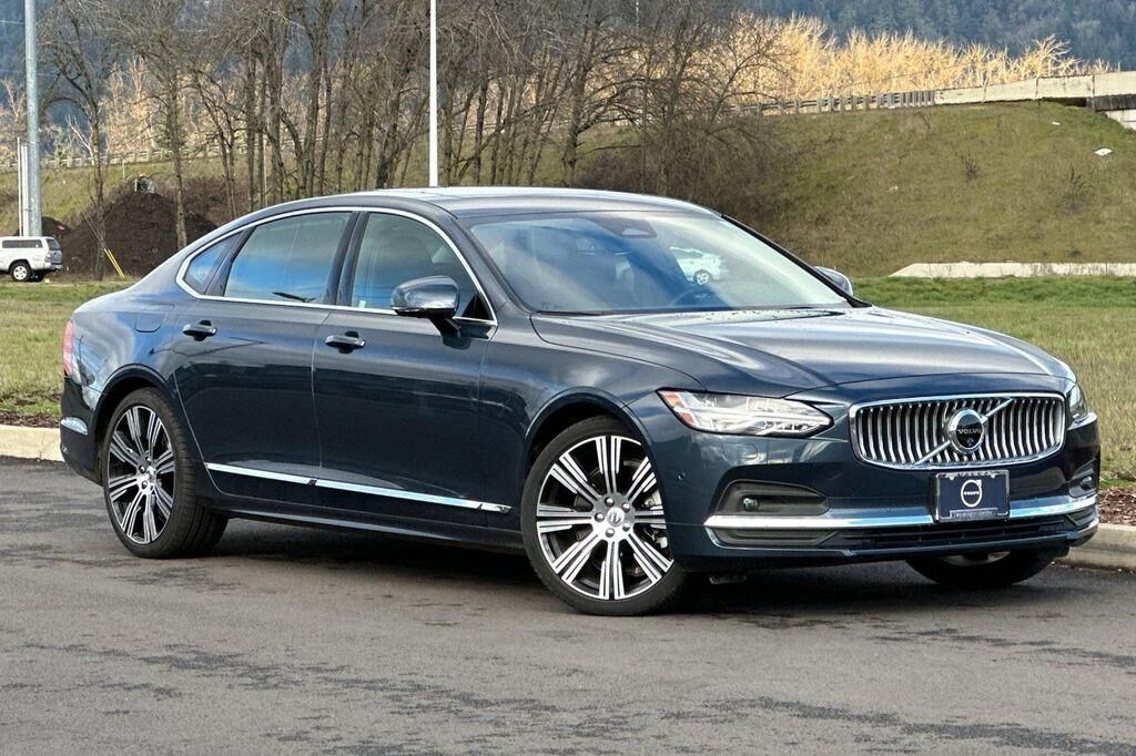 2025 VOLVO S90