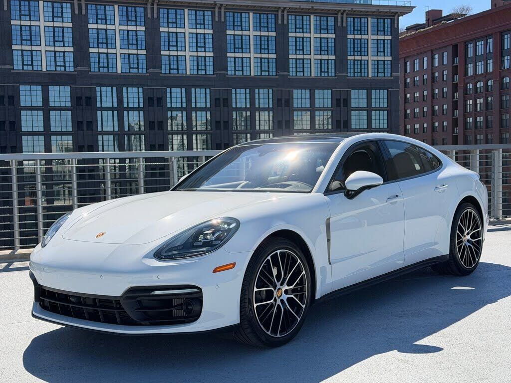 2023 PORSCHE Panamera