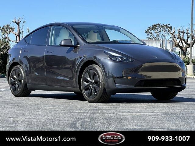 2025 TESLA Model Y
