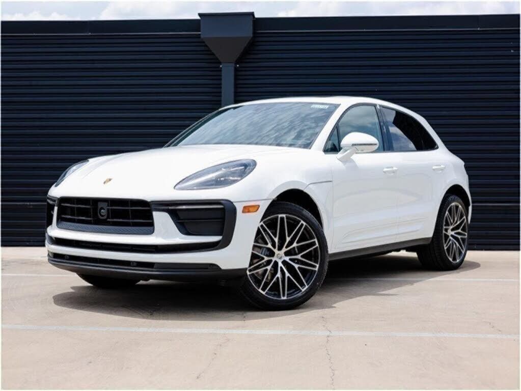 2025 PORSCHE Macan
