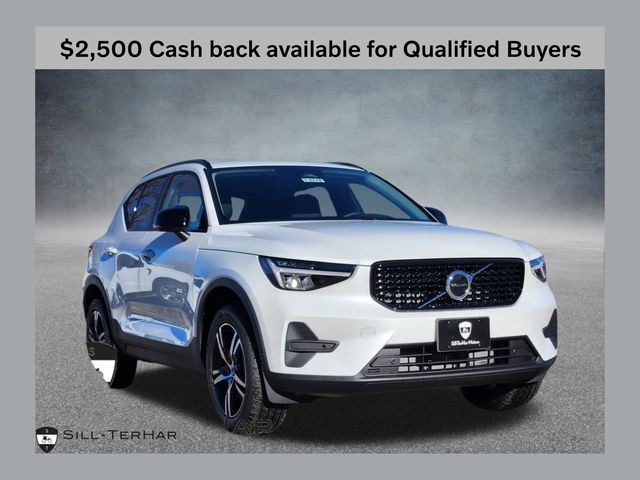 2026 VOLVO XC40