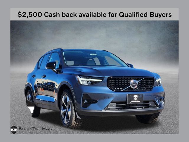 2026 VOLVO XC40