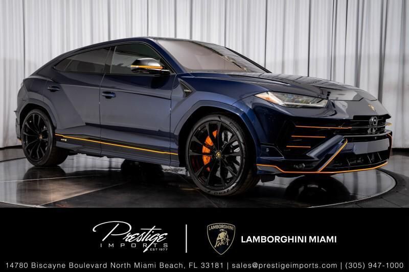 2023 LAMBORGHINI URUS