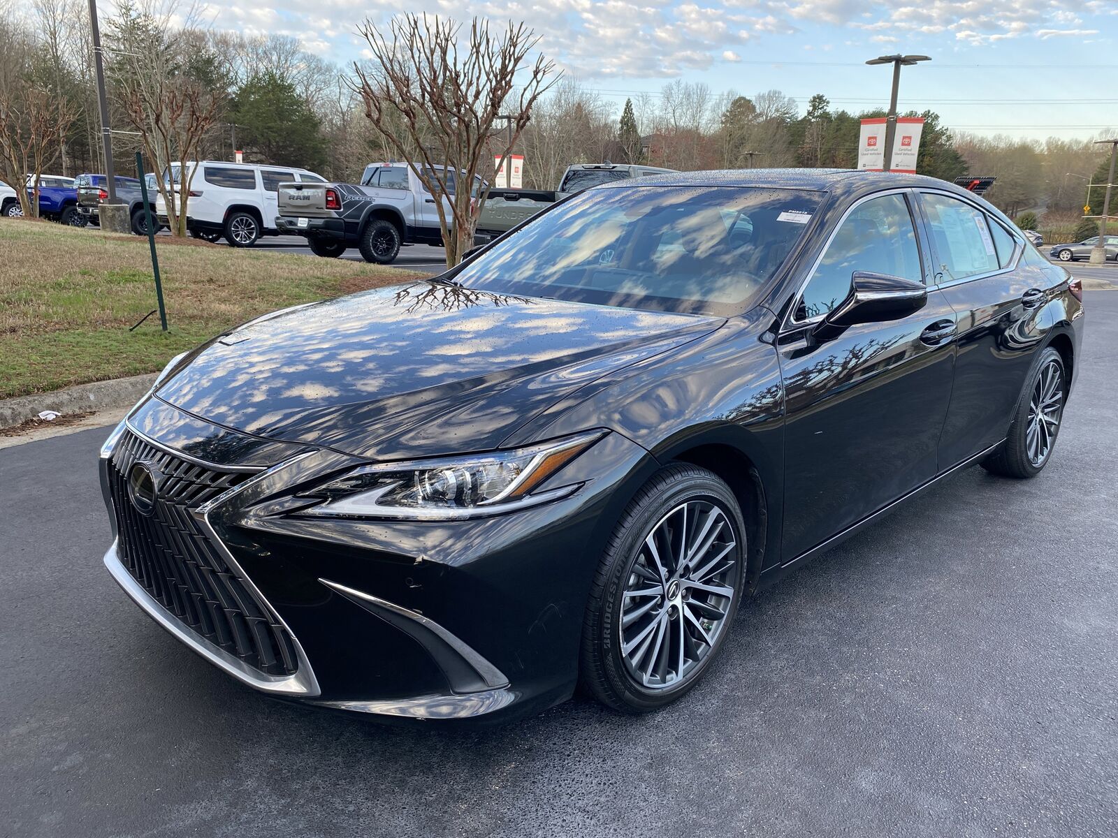 2024 LEXUS ES
