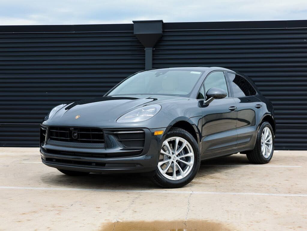 2025 PORSCHE Macan