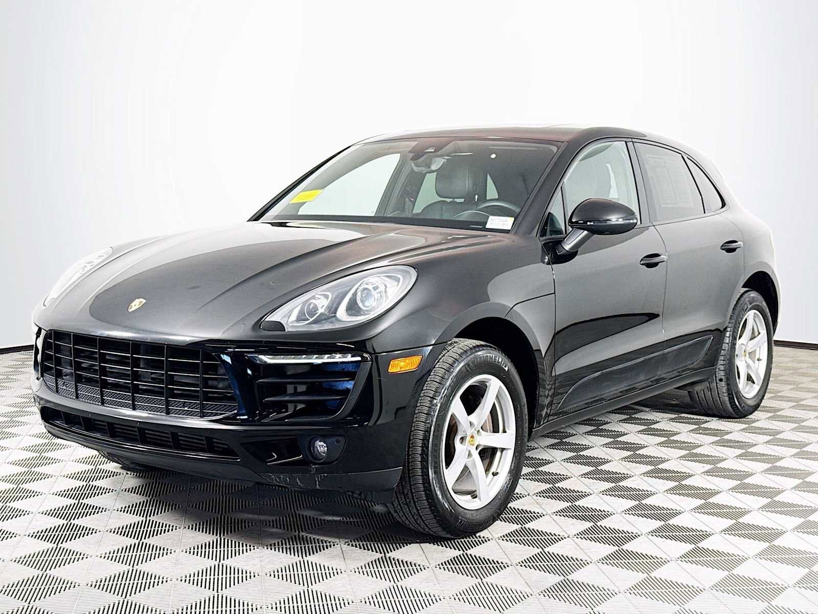 2017 PORSCHE Macan