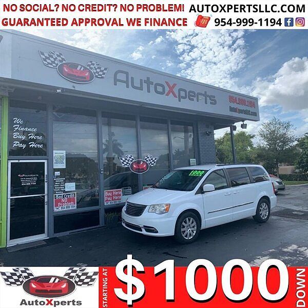 2014 CHRYSLER Town and Country