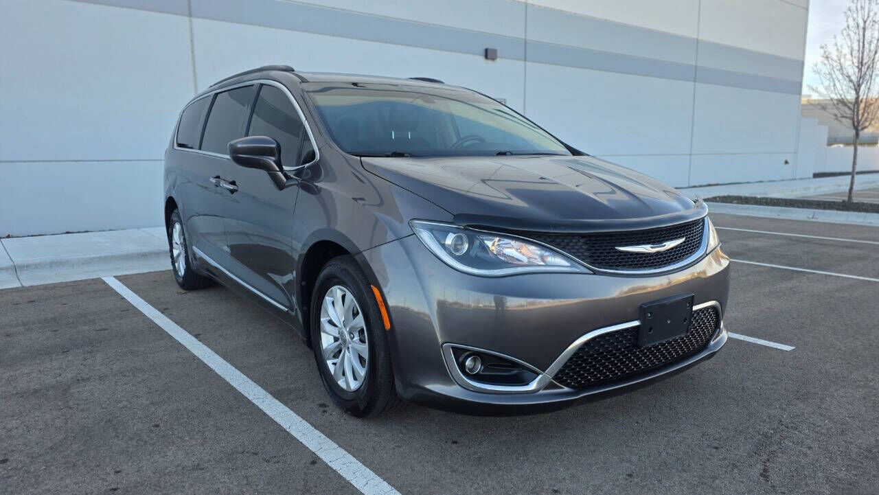 2017 CHRYSLER Pacifica