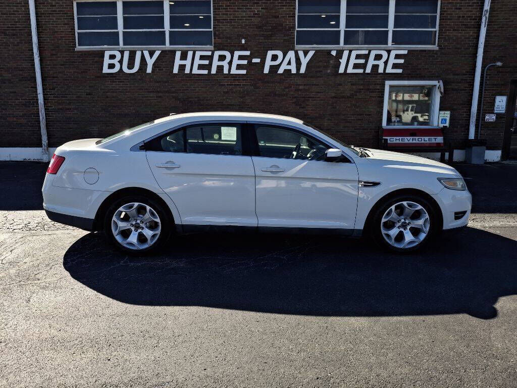 2011 FORD Taurus
