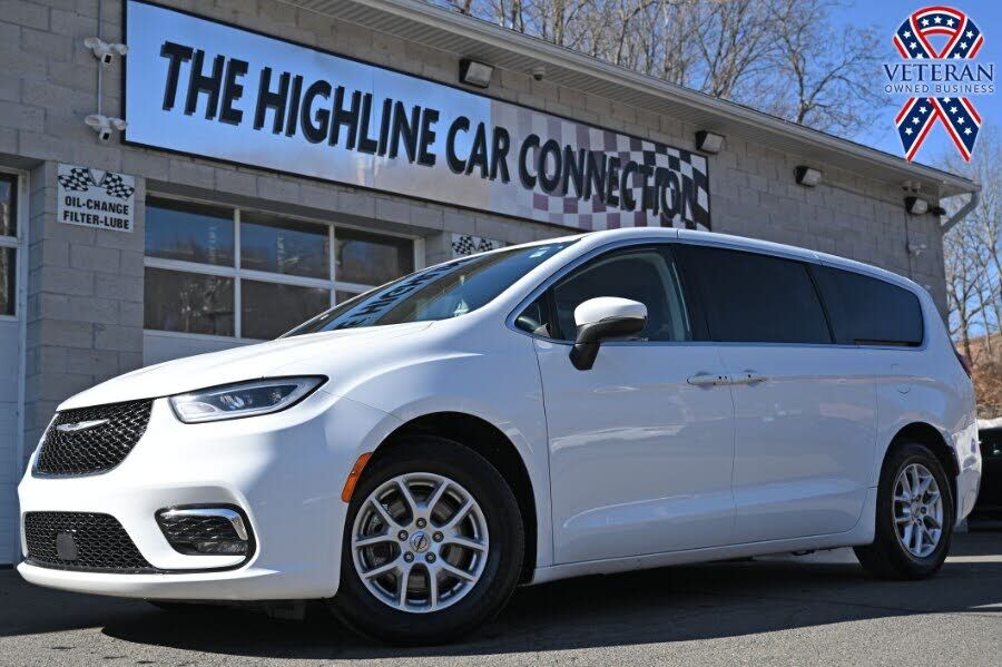 2023 CHRYSLER Pacifica