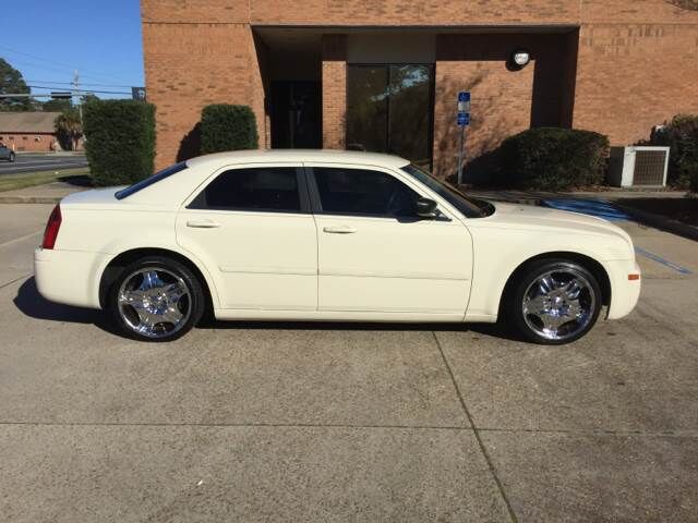 2005 CHRYSLER 300