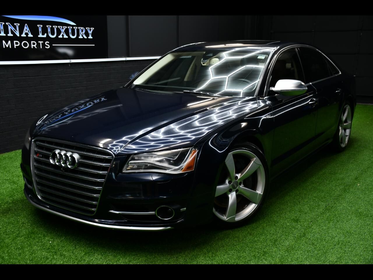 2013 AUDI S8