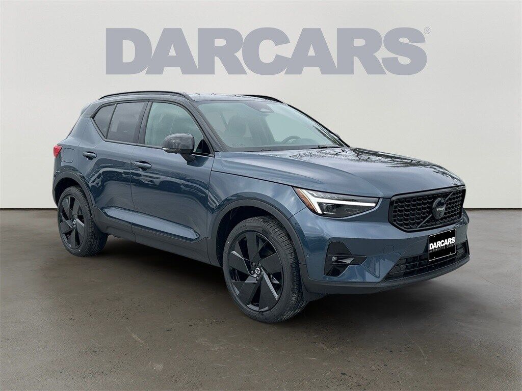 2026 VOLVO XC40