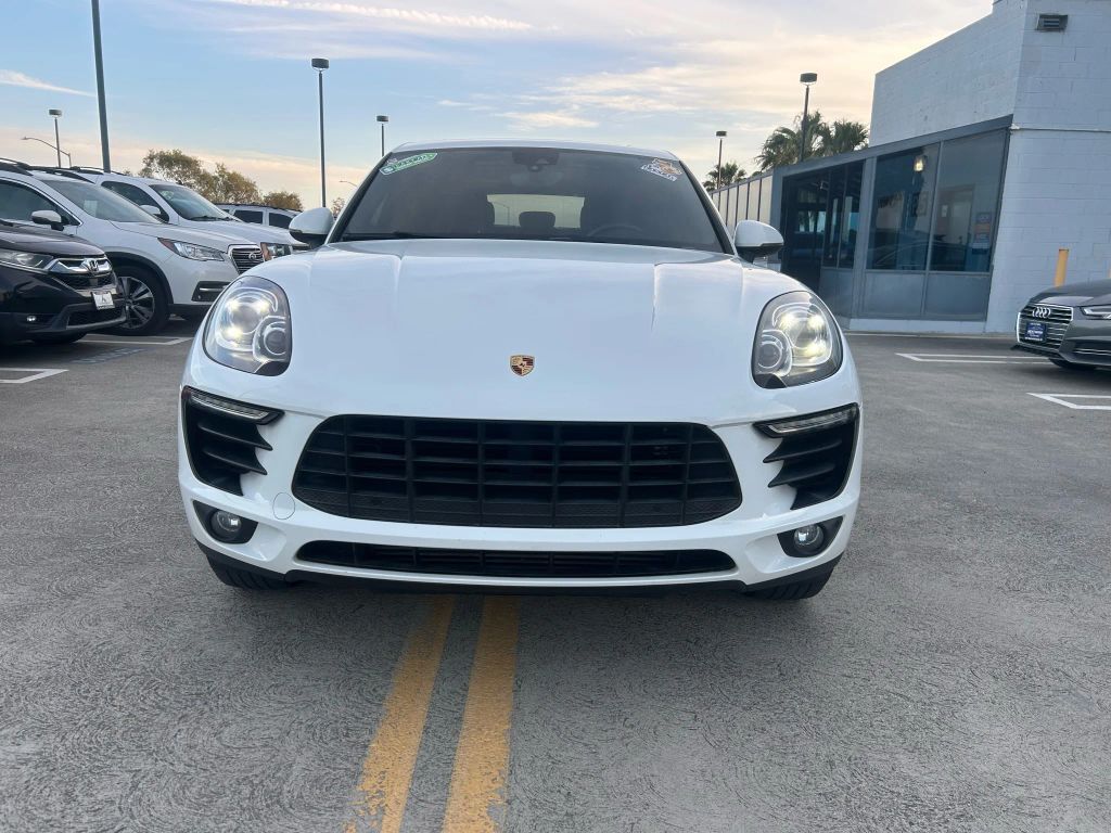 2018 PORSCHE Macan