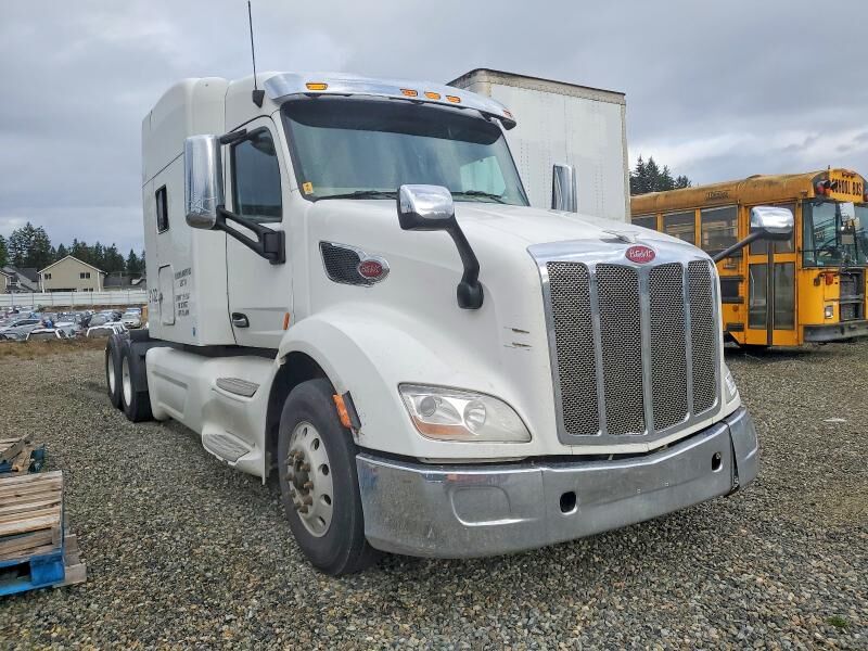 2017 PETERBILT 579