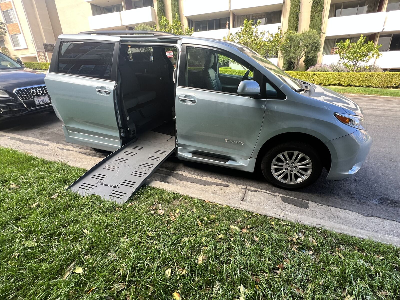 2016 TOYOTA Sienna
