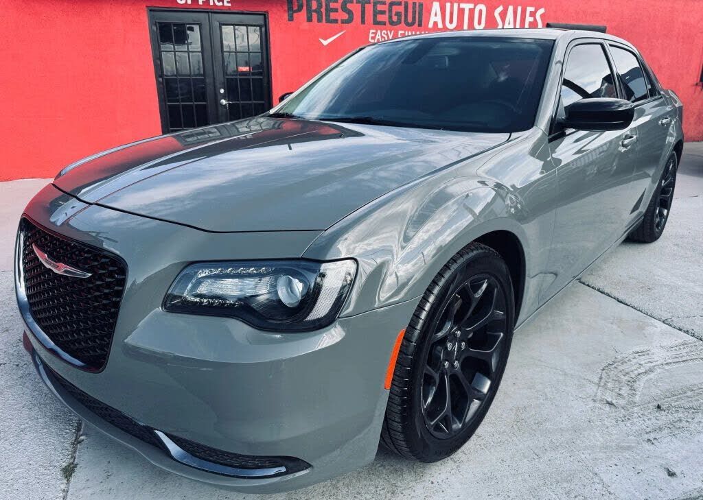 2019 CHRYSLER 300