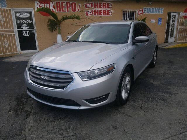 2015 FORD Taurus