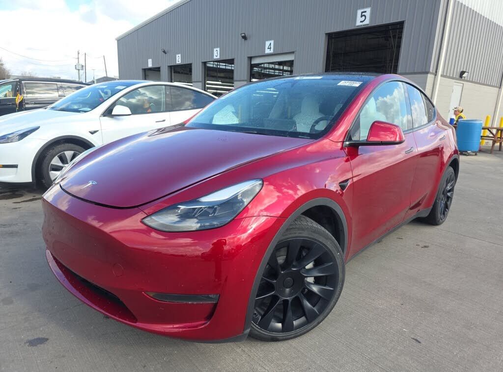 2024 TESLA Model Y