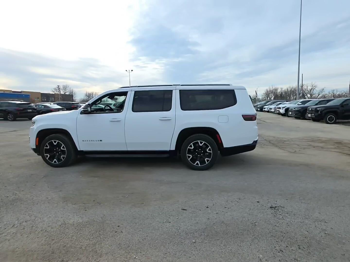 2025 JEEP Wagoneer L