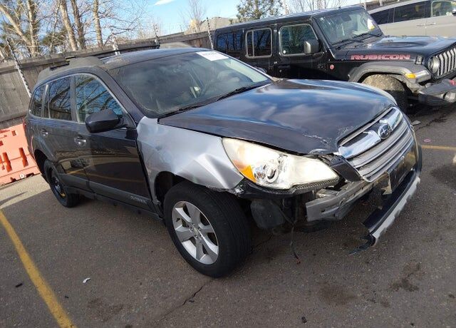 2013 SUBARU Outback