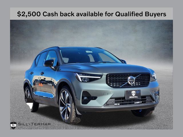 2026 VOLVO XC40