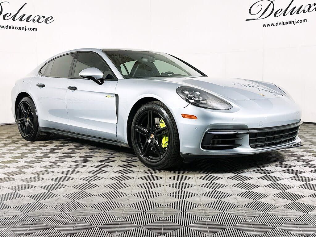 2018 PORSCHE Panamera
