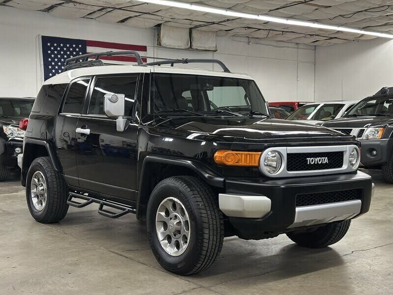 2011 TOYOTA FJ Cruiser