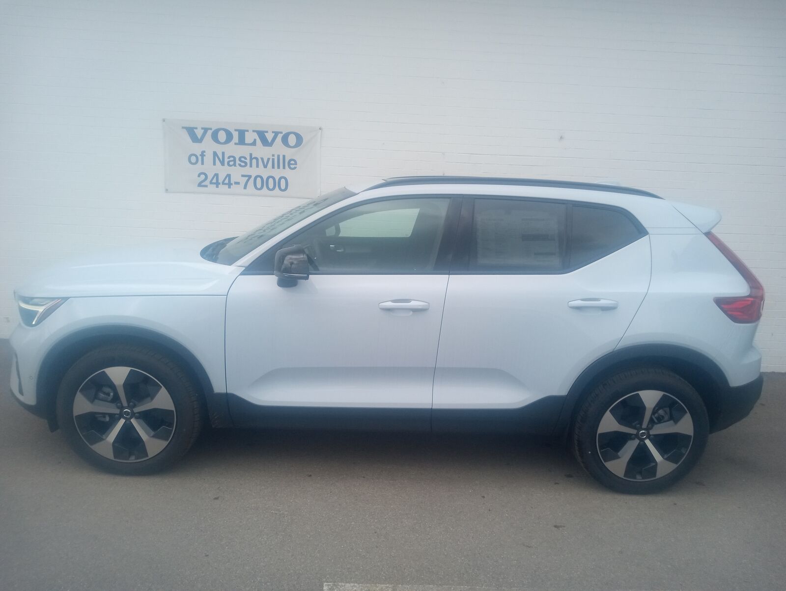2026 VOLVO XC40