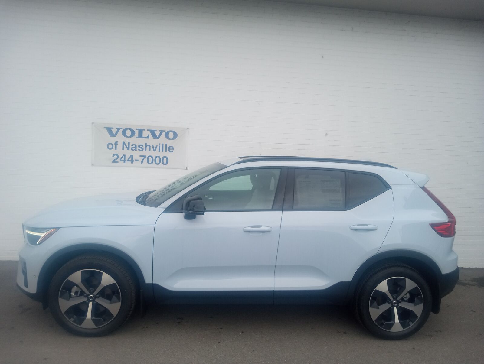 2026 VOLVO XC40