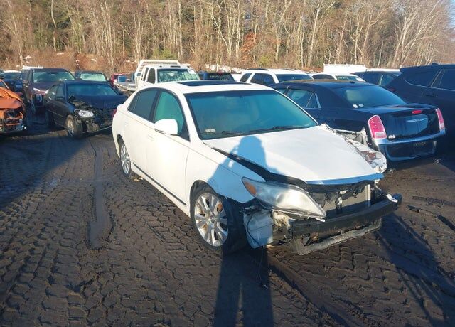2011 TOYOTA Avalon