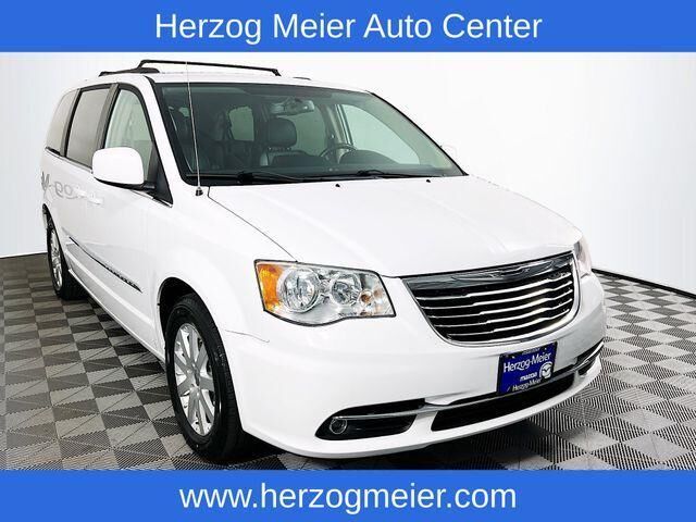2014 CHRYSLER Town and Country
