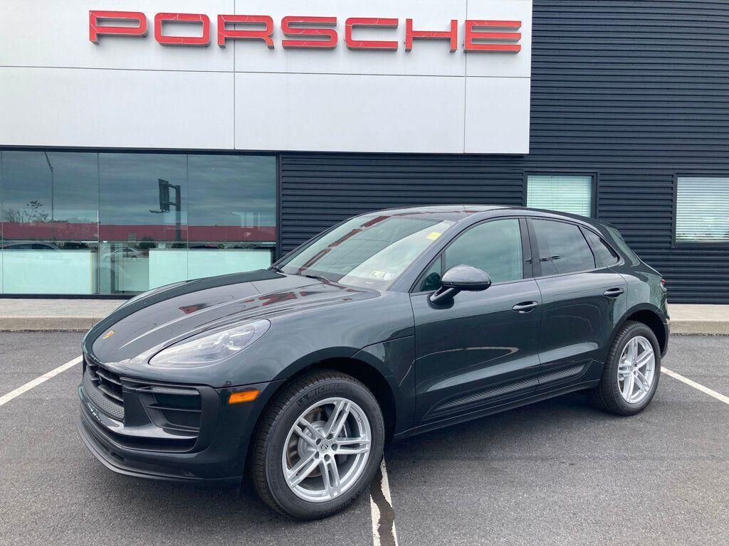 2026 PORSCHE Macan