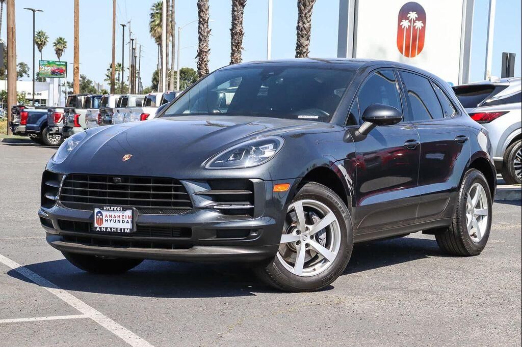 2020 PORSCHE Macan