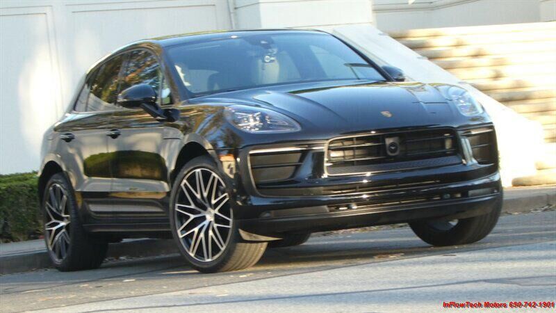 2022 PORSCHE Macan