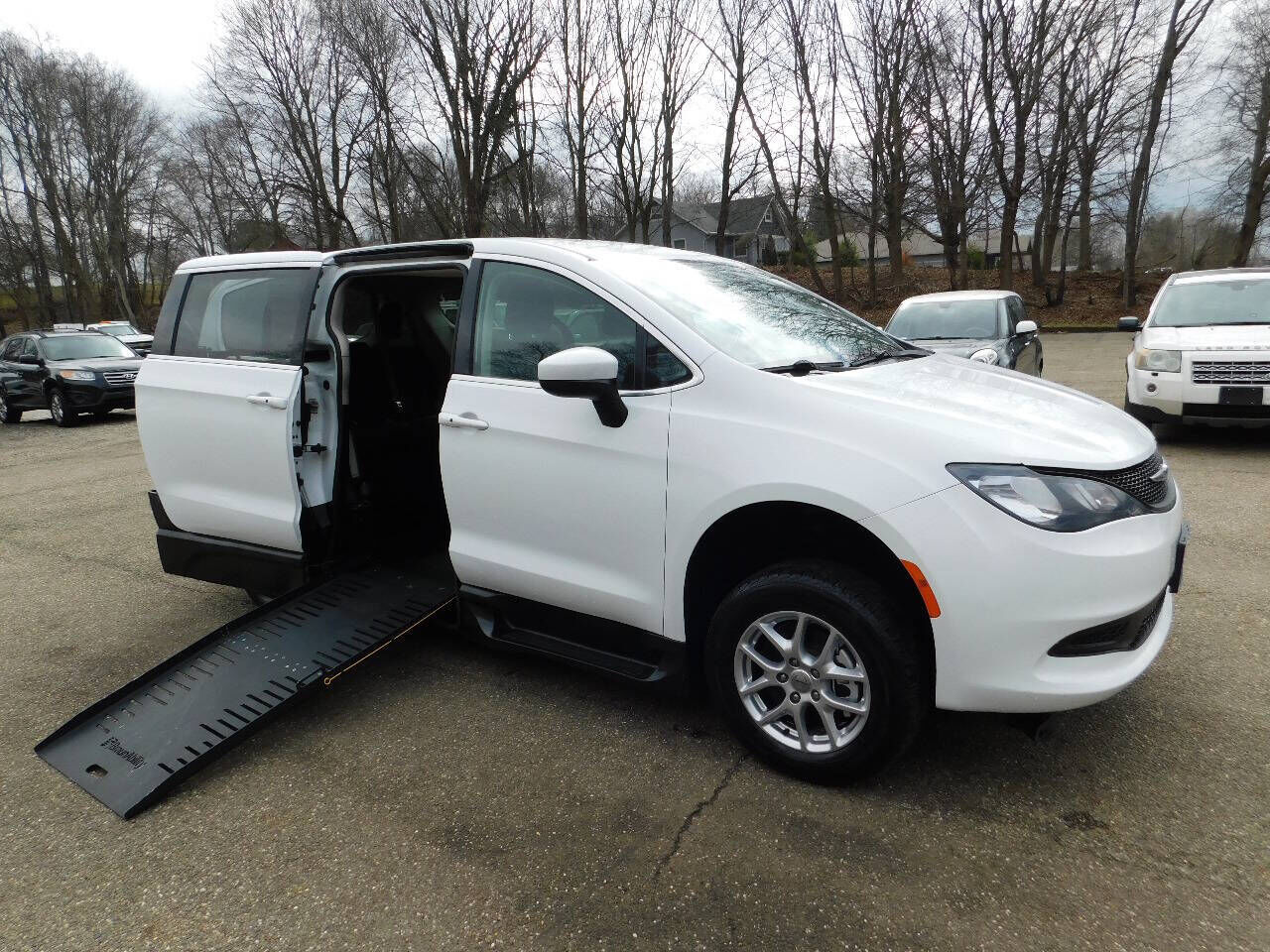 2022 CHRYSLER Voyager