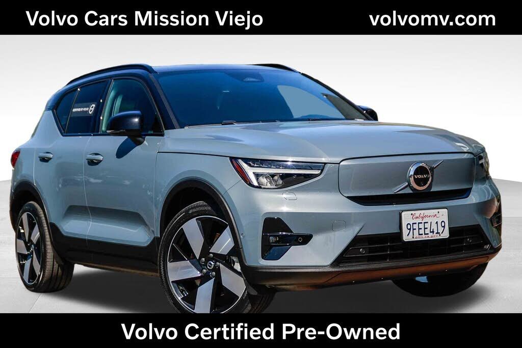 2023 VOLVO XC40